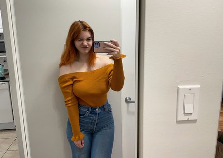 Sarah Z high quality actress img