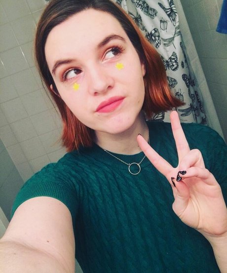 Sarah Z hd actress img