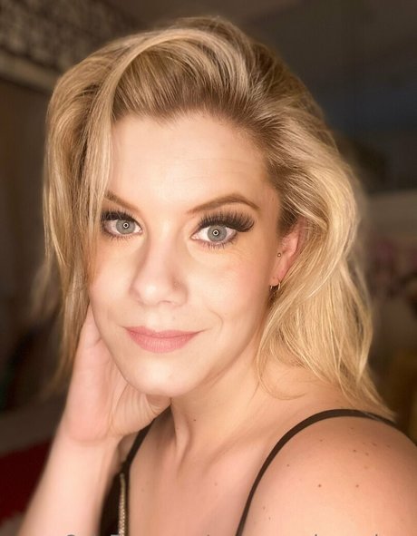 vanessa obsequious hot model picture