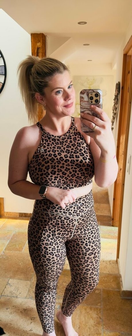 vanessa obsequious model adult pic