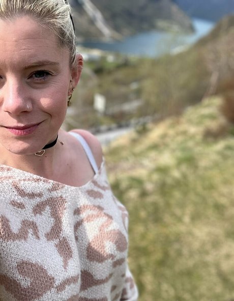 vanessa obsequious nice model gallery