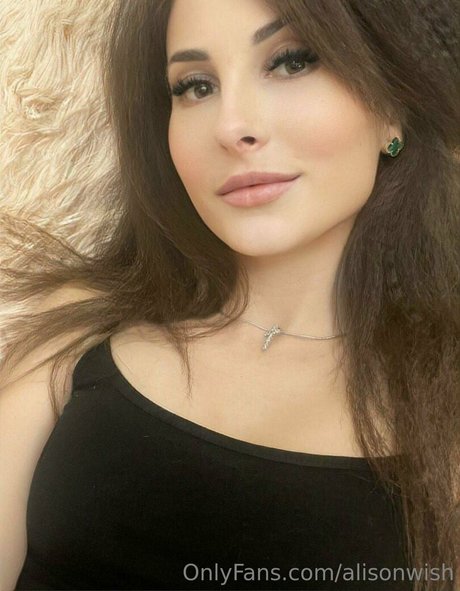 alisonwish hot actress pictures