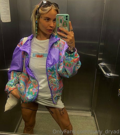 deli eva model perfect pic