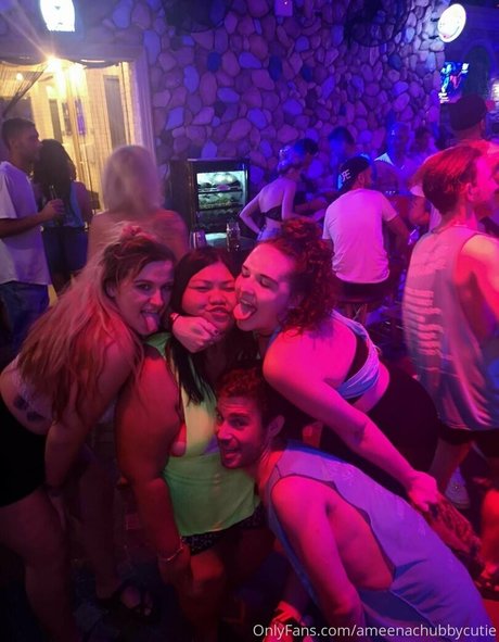 ameenachubbycutie star naked photo