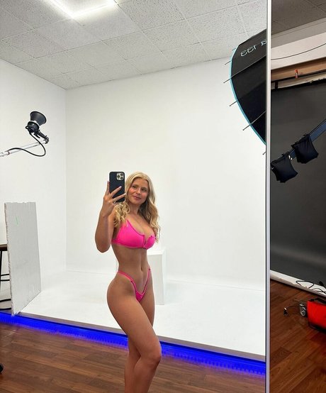 Chloee Tinnin hot model images