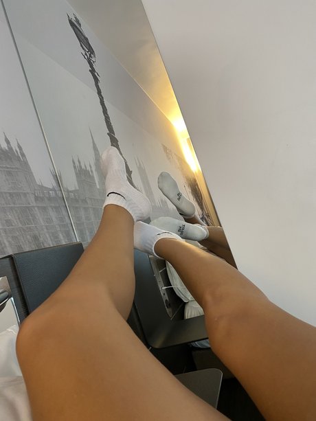 Chlobfeet erotic star pic