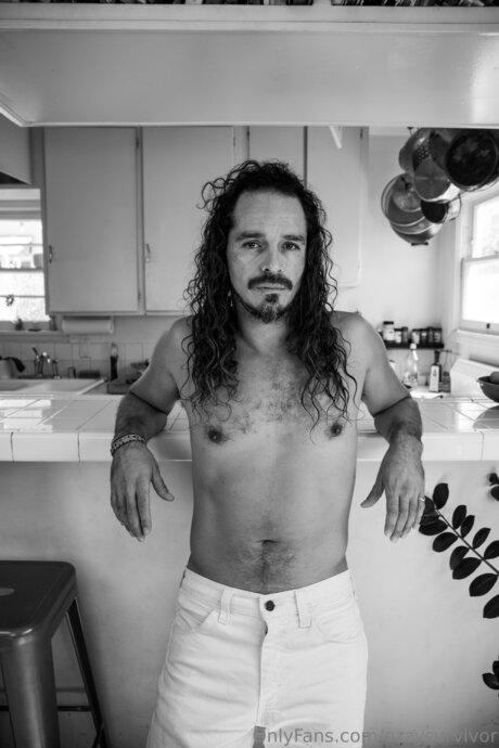 Ozzy Lusth naked model img