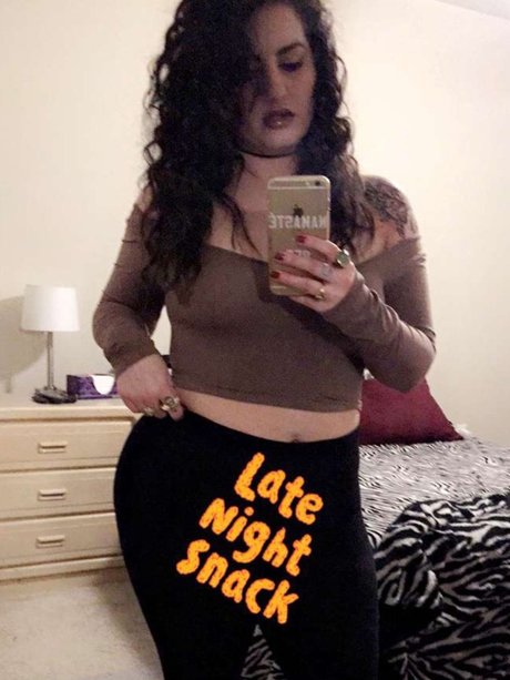 Peach Tree Rae sexy model photo