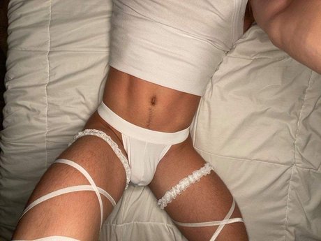 _Monkey bone_ nudes actress gallery