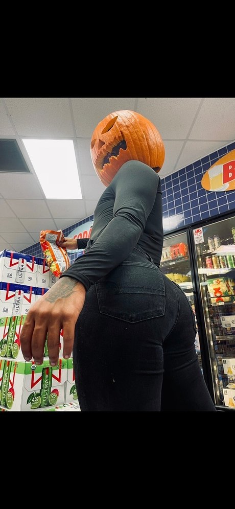 Qt_ pornstar erotic pic