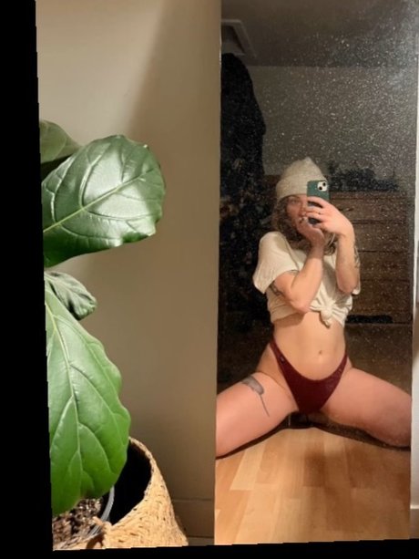Peyton and Ambrosia pretty pornstar image