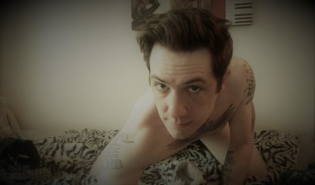 Daddy Shizz model high quality image