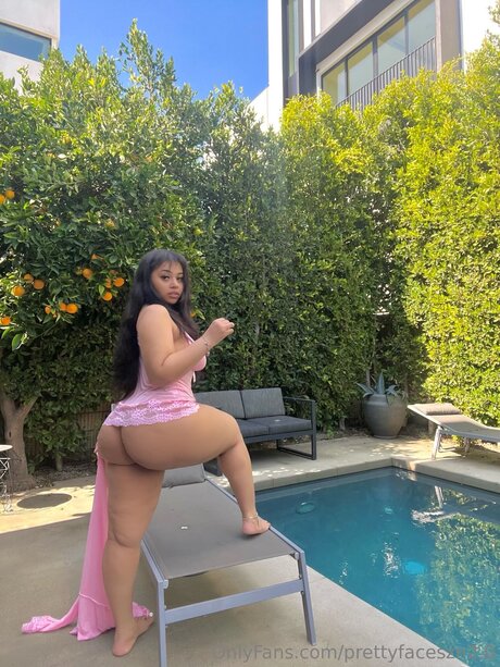 PrettyFaceSzn Naomi Nash pornstar adult image
