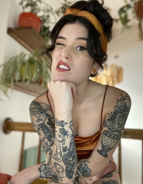 Peechfuzzzz pornstar naked img