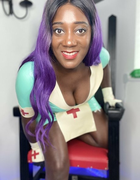 mslorraineldn model naked photos