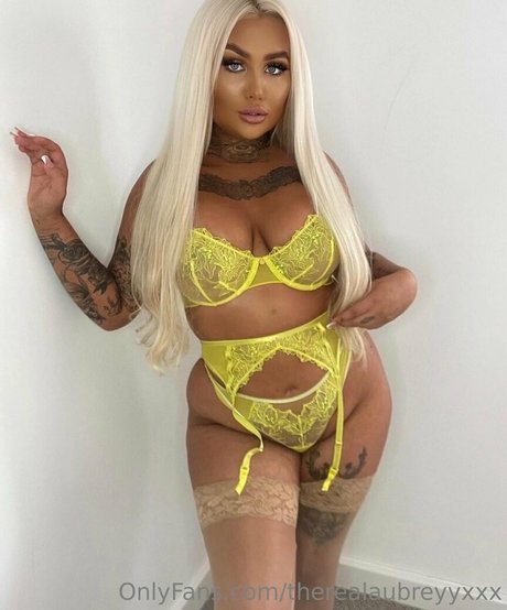 inkedblondieeee star perfect photos