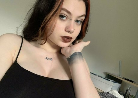 jeanneosk nudes actress photos