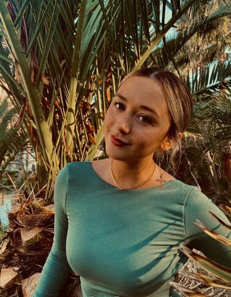 lolahale xo model nude img