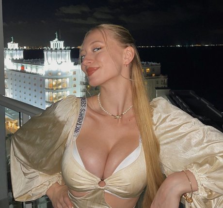 sophia ilysm nudes actress pics