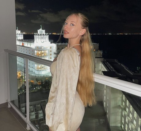 sophia ilysm erotic actress pics
