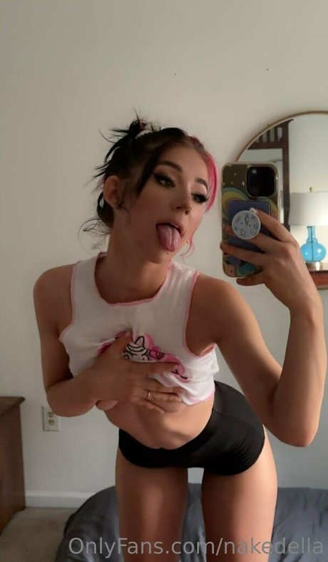 nakedella sex star photo