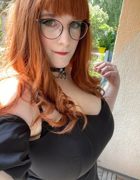 Nerdy Cinnamon model picture