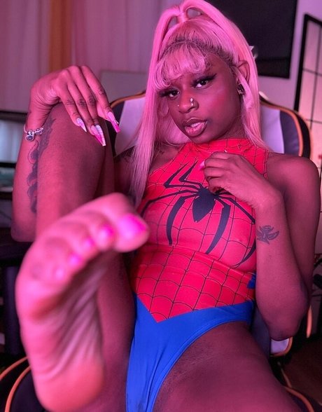 yungyannahfetish model high quality pic