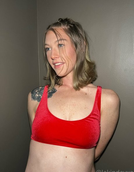 LakinDayXO model beautiful picture