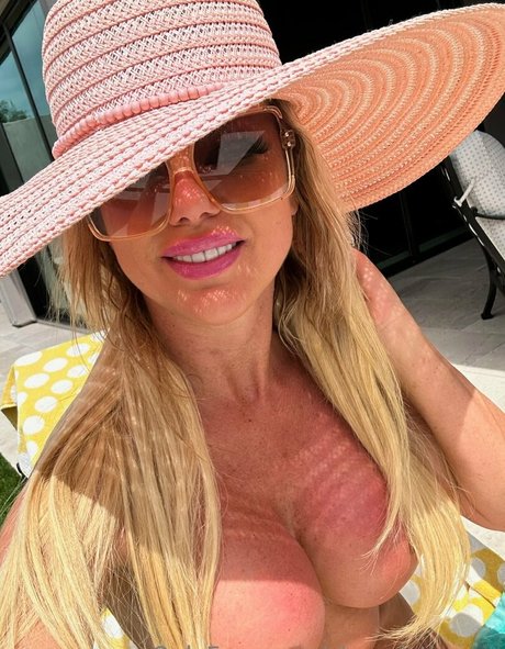 chanelstjames erotic model picture