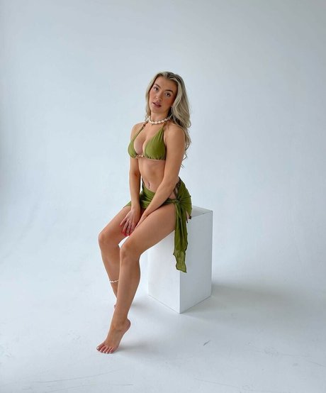 Molly Marsh adult actress picture