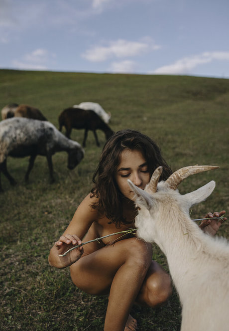 Julia Slip nude model images