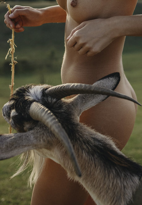 Julia Slip naked star photos