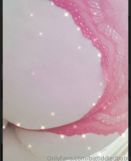 bustybethhh hot actress photos