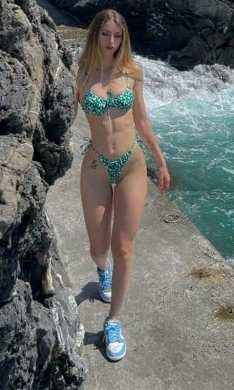 Eve Menta xxx model pics