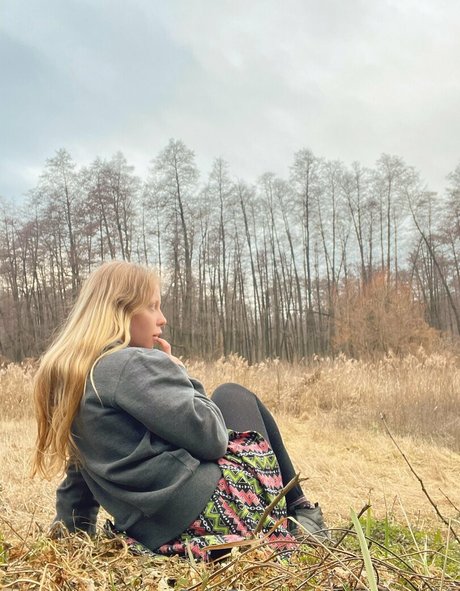 pretty elli naked star images