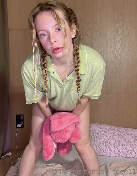 pretty elli pornstar nude archive