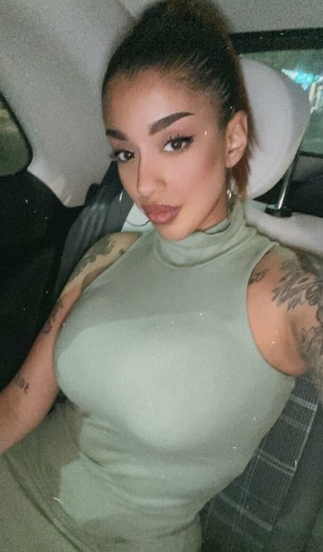 May Bakshi nice actress photo