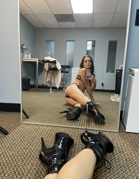 doesnteatmeat pornographic star gallery