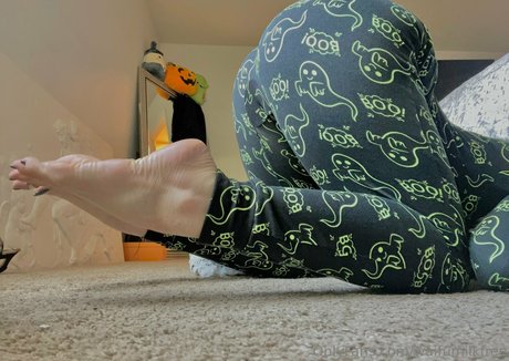 waifufeetmilkpaid model nudes gallery