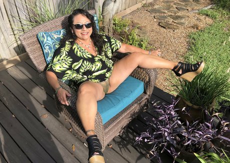 slinkydrinks exclusive actress pic