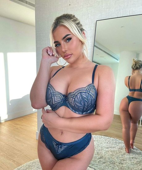 Ellie Brown nude pornstar archive