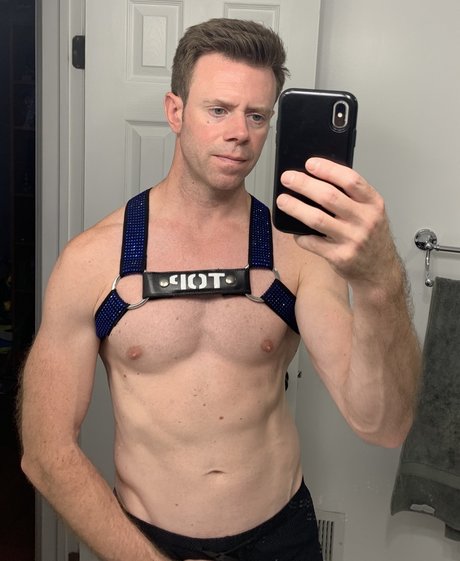 DakotaStoneAlt naked model images