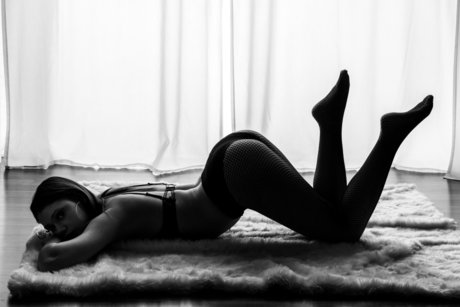 Pretty peach_ sex model image