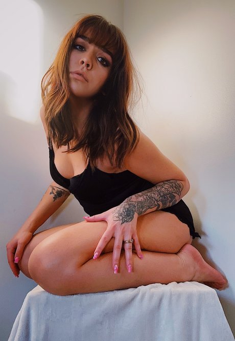 Punchy Mama hot model photos