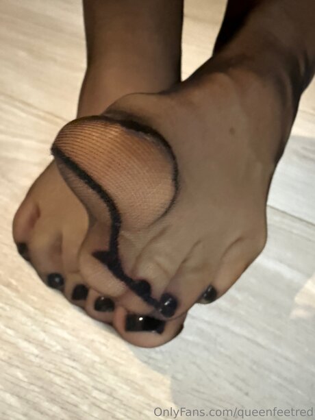 Queenfeetred xxx model images