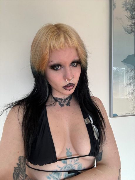 Baby Lux model pornographic galleries