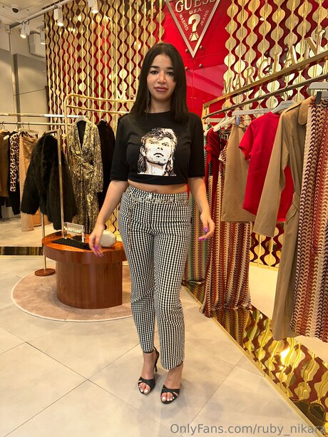 Ruby Nikara top model photo