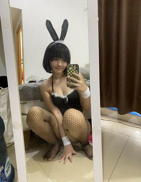 Azulachan nude model archive