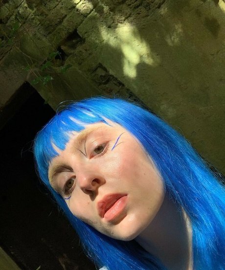 Ashnikko model nice image