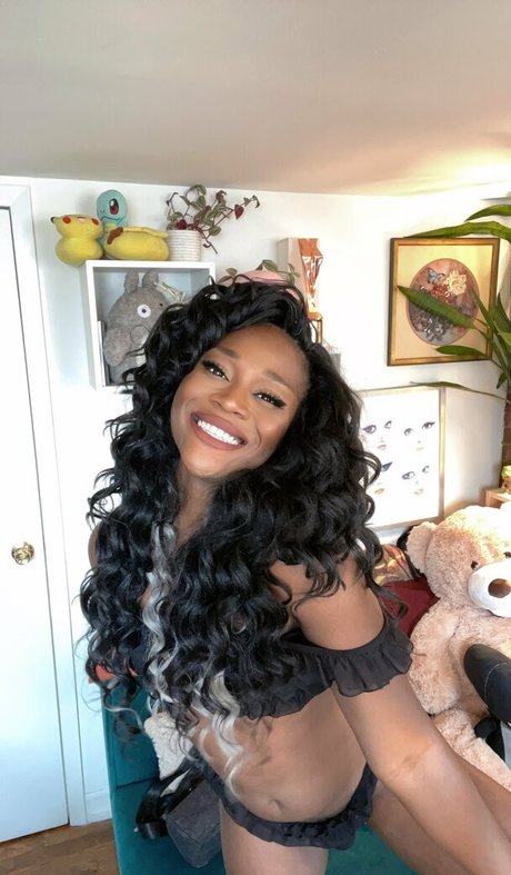 Vanniall model nude pic